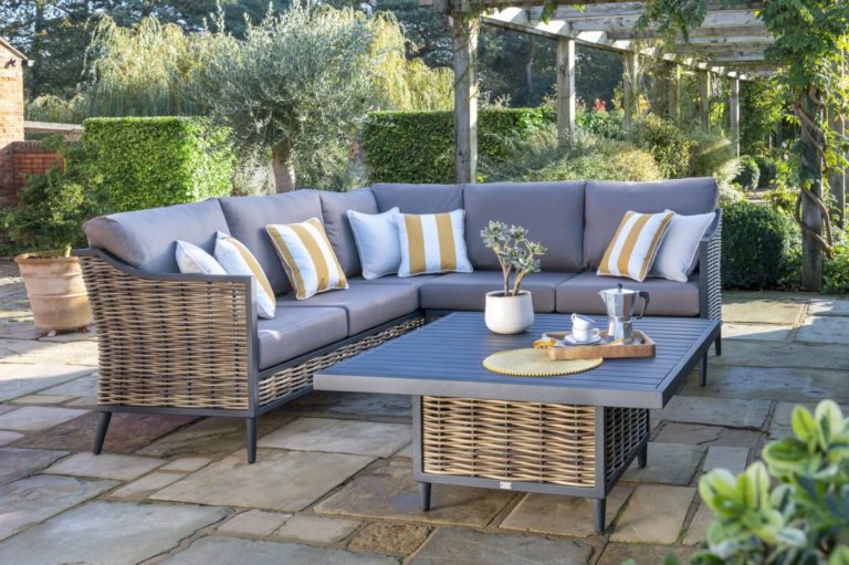 Obtain Best Outdoor Upholstery In UAE